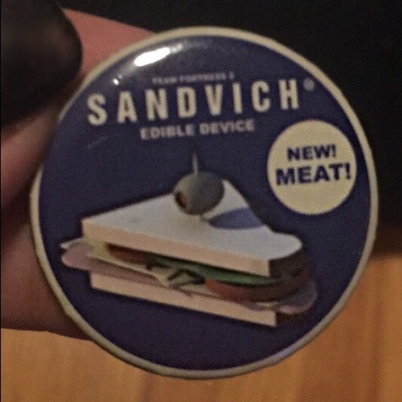 Buttons and Pins! - Picture 4 of 5